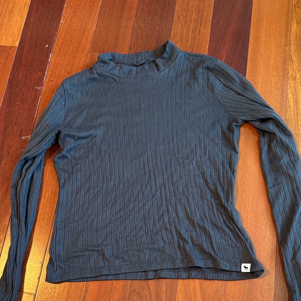 Abercrombie Kids mock turtleneck - Black. Size 13/14.